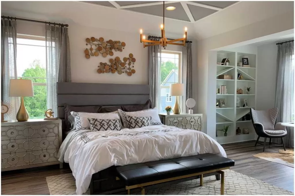 A lighfull bedroom will bring you happiness.